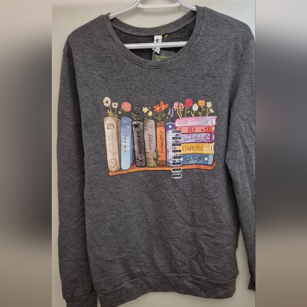 Taylor Swift Bookshelf Sweatshirt Sz.M NWT